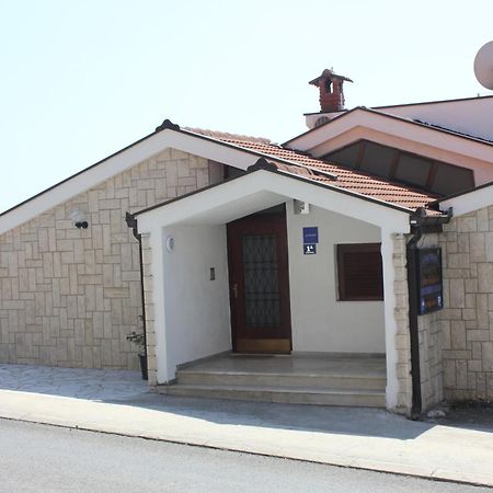 Guesthouse San Antonio Ploce  Rum bild