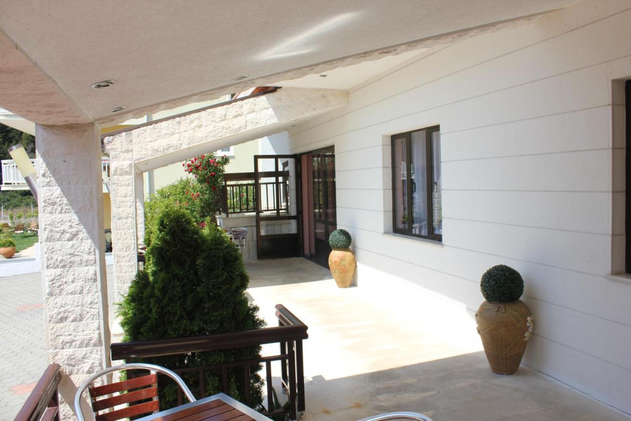 Guesthouse San Antonio Ploce  Exteriör bild